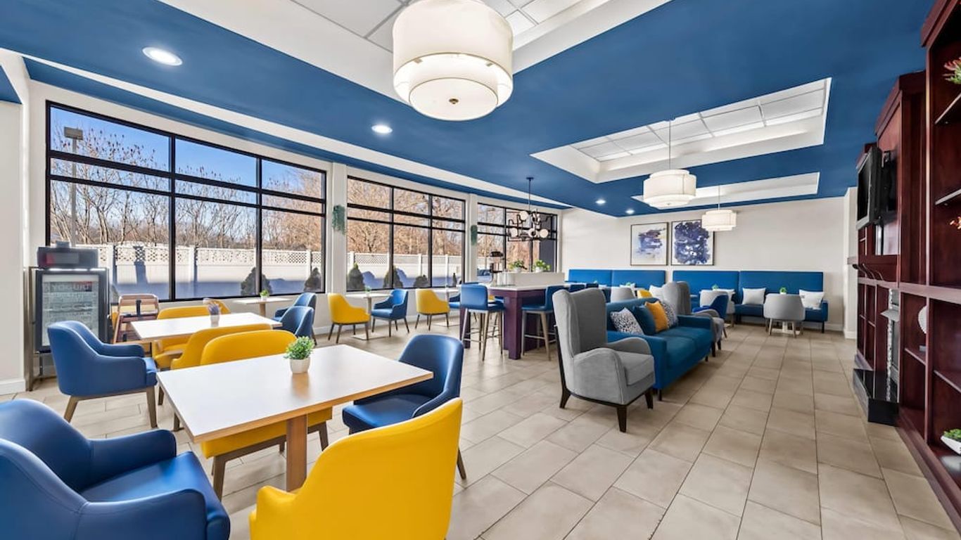 Comfort Inn and Suites Plainville-Foxboro