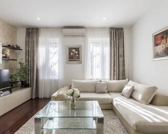 Luxurious Apartment With Private Parking - Split - Huiskamer