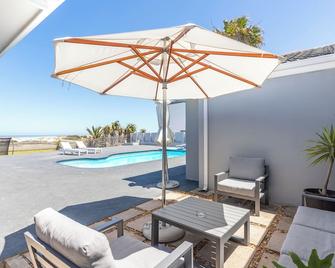 Beachfront, Private Pool, Pizza Oven, Pool Table, Fast Internet, Family Friendly - Ciutat del Cap - Pool