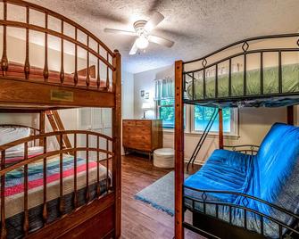 Hood Upper - Lake Junaluska - Bedroom