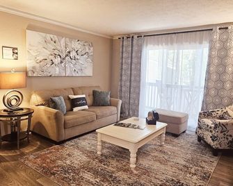 Lovely 2BR/2 BTH apt. Few steps to theBraves Stadium - Smyrna - Living room