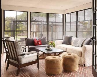Orchard Hill Farm In Saugatuck Near Beaches - Fennville - Living room