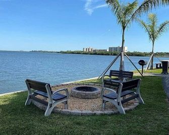 Luxury 5 star Italian Resort Condo 2 bd 2 bath - Clearwater - Uteplats