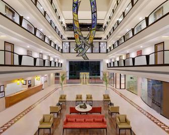 Lemon Tree Hotel, Indore - אינדור - לובי
