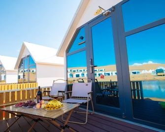 Desert Traveler Star Camping Homestay - Zhongwei - Balcón