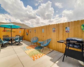 12 Mi to Reno Hot Tub Haven in Sparks! - Sparks