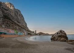 Beachfront maisonette-Hosted by Sweetstay - Gibraltar - Pool