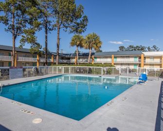 Econo Lodge Thomasville - Thomasville - Piscina