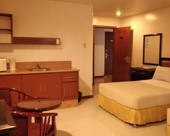 Hotel Cosmopolitan - Baguio - Bedroom
