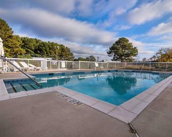 Royal Extended Stay Hotel - Selma - Pool