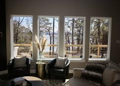 New 4 Bdrm Cabin w/ Lakeview, Sleeps 12 comfortably, 1/2 Mile to the Marina! - Fairfield Bay - Living room