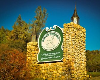 Hounds Tooth Inn - Oakhurst - Buiten zicht