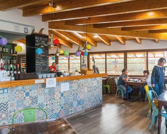 Sagres Sun Stay - Surf Camp & Hostel - Sagres - Bar