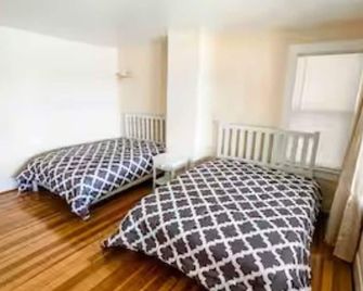 Large 6Bd/3.5Ba Lake-Front Group Retreat - McHenry - Ložnice