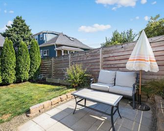 Superb 2-bedroom house with AC, private yard & off street parking in Seattle - Seattle - Patio