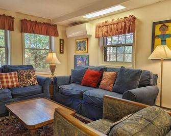 The Ark- Unwind with Mountain Views | Premier Amenities - Lake Junaluska - Living room