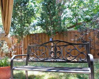 Private Suite & bathroom / Mini fridge & Microwave - Aurora - Patio