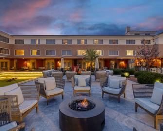 أيدن باي بست ويسترن آت سكوتسديل نورث - سكوتسدايل - شرفة مرصوفة