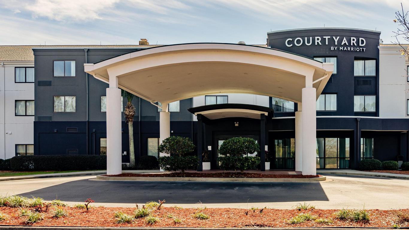 Courtyard by Marriott Brunswick