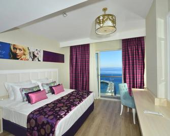 Azura Deluxe Resort & Spa - Avsallar - Phòng ngủ