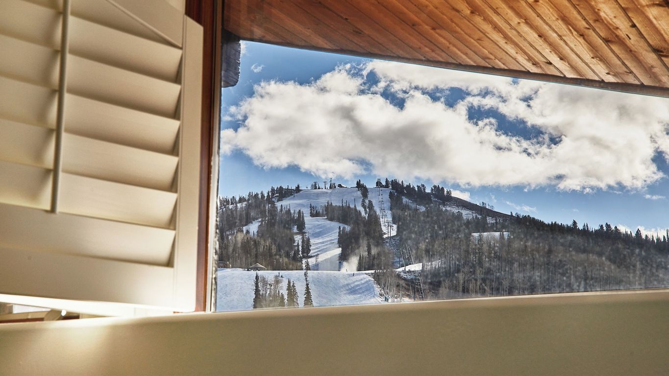 Goldener Hirsch, Auberge Collection