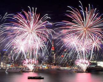 5 mins to Midtown Central Luxury Penthouse 2b2b Duplex with Private Terrace - Queens