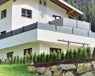 Beautiful apartment for 4 guests with WIFI, TV and terrace - Mayrhofen - Bâtiment
