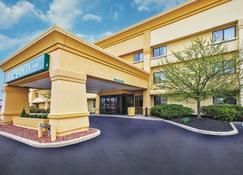 La Quinta Inn Toledo/Perrysburg - Perrysburg - Building
