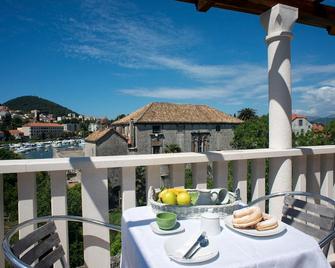 Apartment in 500 year old guesthouse with pool - Dubrovnik - Balkong