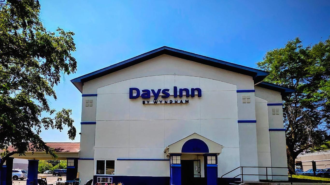 Days Inn by Wyndham Waukegan