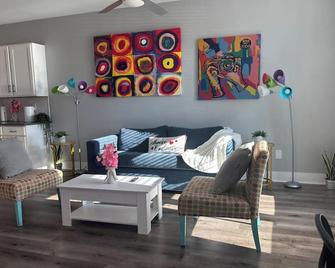 Luxury 2br Gated Community Pets Parking - Greenville - Sala de estar