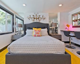 Private Studio in Neon Oasis Compound #4 - Palm Springs - Kamar Tidur