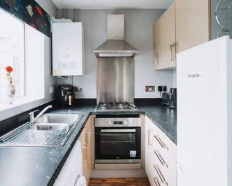 No10 Bristol - 2 Bedroom house with private garden and parking - Bristol - Küche