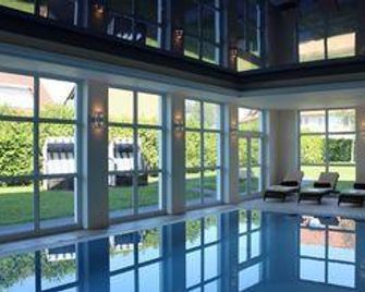 Flora-Apart-Residenz - Fredersdorf-Vogelsdorf - Pool