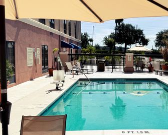 Holiday Inn Express Clermont By IHG - Clermont - Bazén