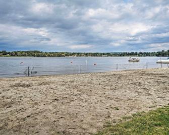Boat and Ski Home on Edinboro Lake with Grill! - Edinboro - Playa