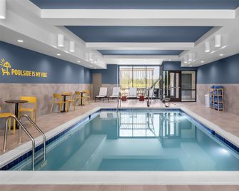 Home2 Suites by Hilton Winchester - Winchester - Piscina