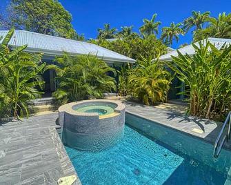 Majesty Palm - Saint-François - Piscina