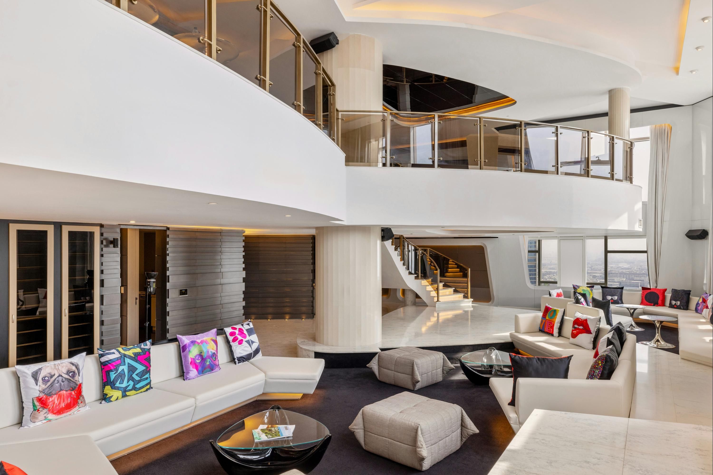 فندق V دبي، كوريو كولكشن باي هيلتون