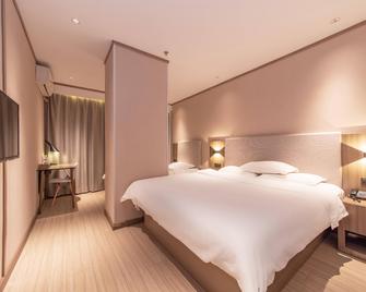Hanting Hotel Jinan Dikou Road Long Distance Bus Terminal - Jinan - Bedroom