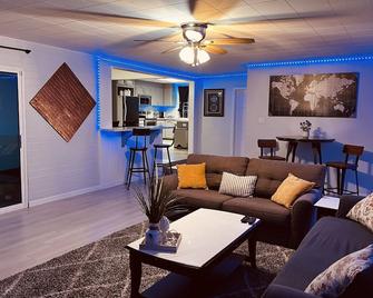 Spacious 3bedroom: 70 Inch 4k Led Tv, Outdoor Firepit - Citrus Heights - Sala de estar