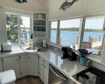 Tucked In Marsh Harbour Abaco - Marsh Harbour - Kitchen