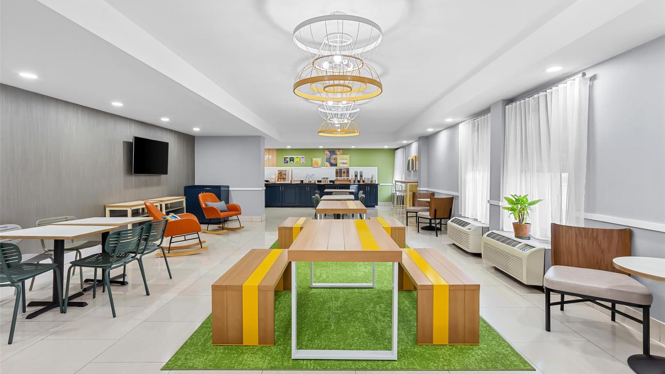 Spark by Hilton Des Plaines Chicago O'Hare