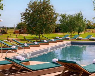 برانسديل لودج هوتل آند ريستورانت - أوكهام - حوض السباحة