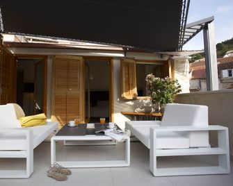 Villas Andromeda - Villa Virgo - Vis - فيس - شرفة مرصوفة