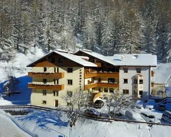 Hotel Cornelia - Solda - Building