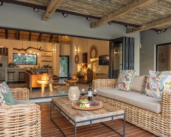 Ukanyi Luxury Villa - Hoedspruit - Vardagsrum
