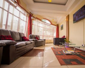 Chester Hotel - Nakuru - Sala de estar