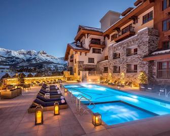 Spacious Suite w/ Gas Fireplace, Private Balcony, and Soaking Tub - Mountain Village - Pool