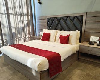 Manas Boutique Hotel Panchgani - Panchgani - Bedroom